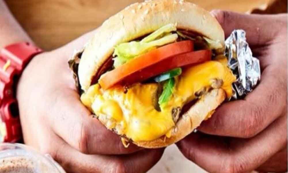 Pune: Man spits blood after eating burger stuffed with glass pieces at Burger King