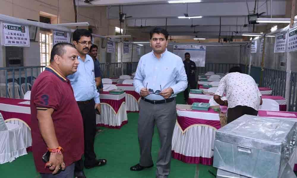 Collector, Observer inspect counting halls