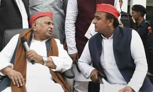 Mulayam, Akhilesh get CBI clean chit in DA case