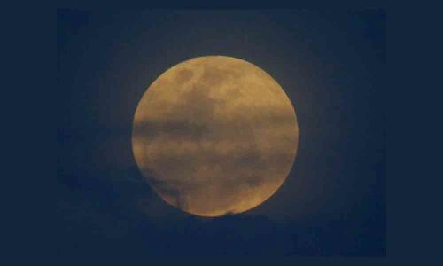 Massive impact likely shaped up Moons two faces