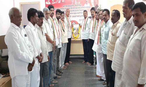 Rajiv Gandhi remembered on his death anniversary