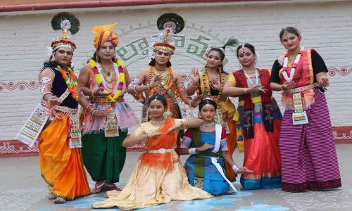 Honouring the guru with a Nivedhan