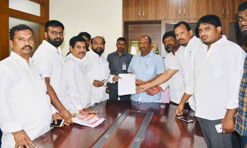 Provide quality education to BC students: Krishnaiah