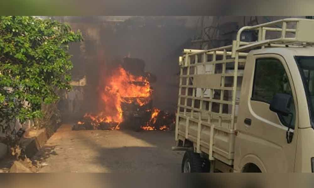 Auto-rickshaw catches fire in Visakhapatnam