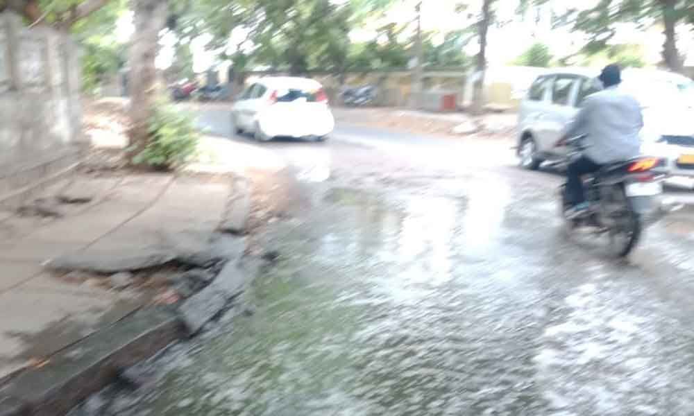 People raise a stink over drainage water logging