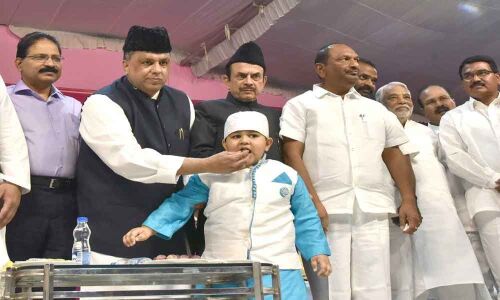Telangana State Wakf Board chairman holds Dawat-e-Iftar