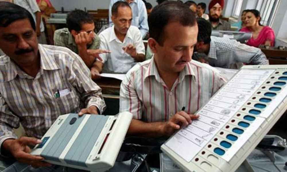EC imposes restriction over the usage of mobile phones inside counting halls
