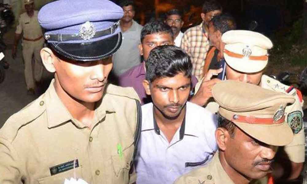 Srinivasa Rao gets bail in YS Jagan attack case