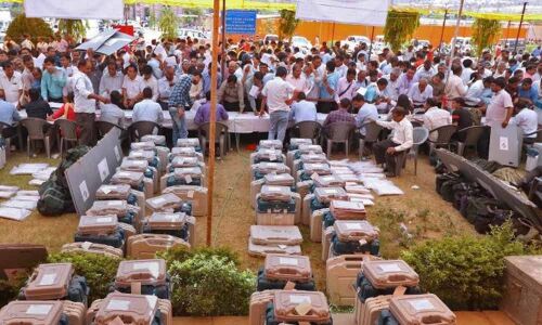 BJP leads in 23 seats, leaving ruling Cong-JDS alliance way behind in Karnataka