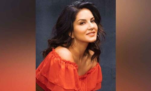 Sunny Leones epic reply to journalists goof up!