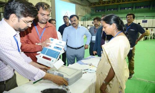 Dana oversees vote counting process