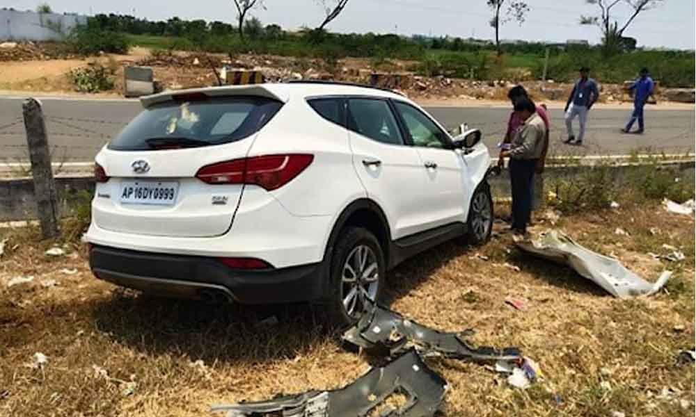 Industrialist Koganti Satyam hurt in road mishap at Guntur