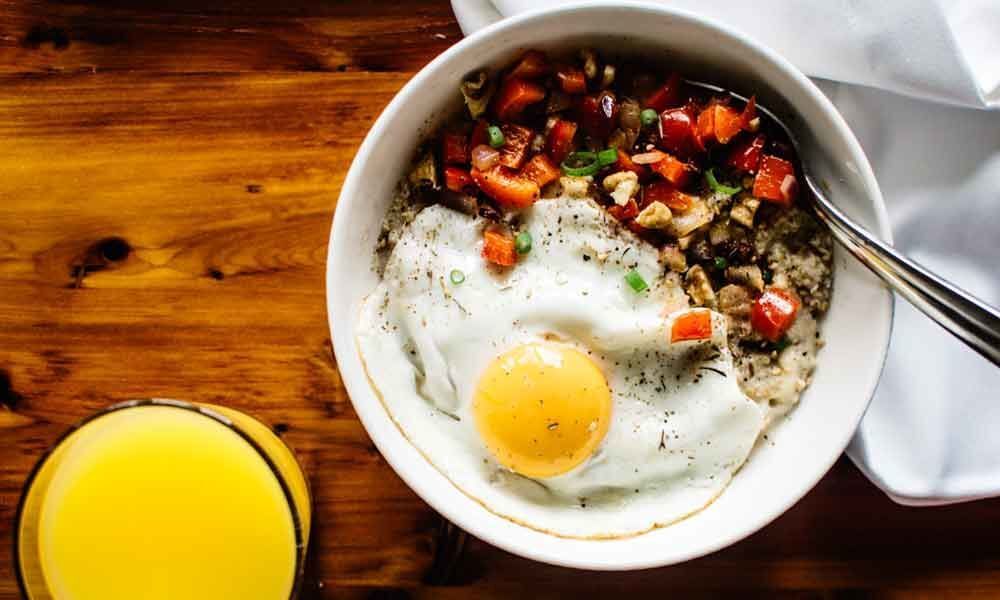 Delicious Oatmeal-Cheddar-And Egg scramble