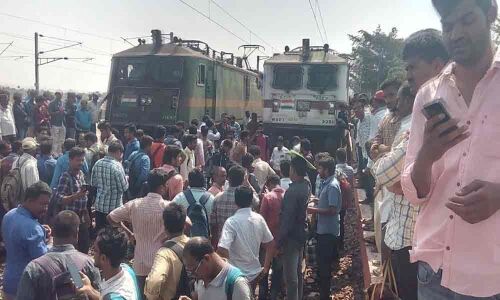 Passengers protest late running of train