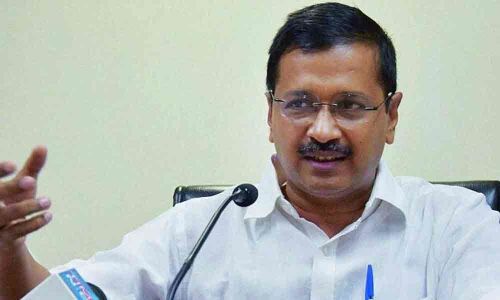 Kejriwal  meets slain bizmans kin, offers help