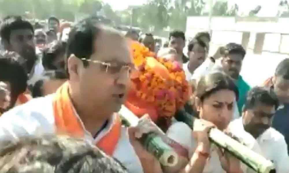 Smriti Irani carries mortal remains of campaign aide shot in Amethi