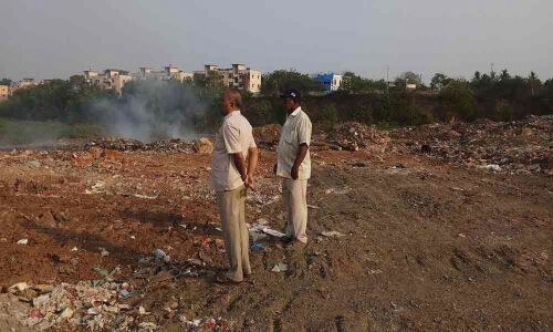 Civic chief inspects compost yard