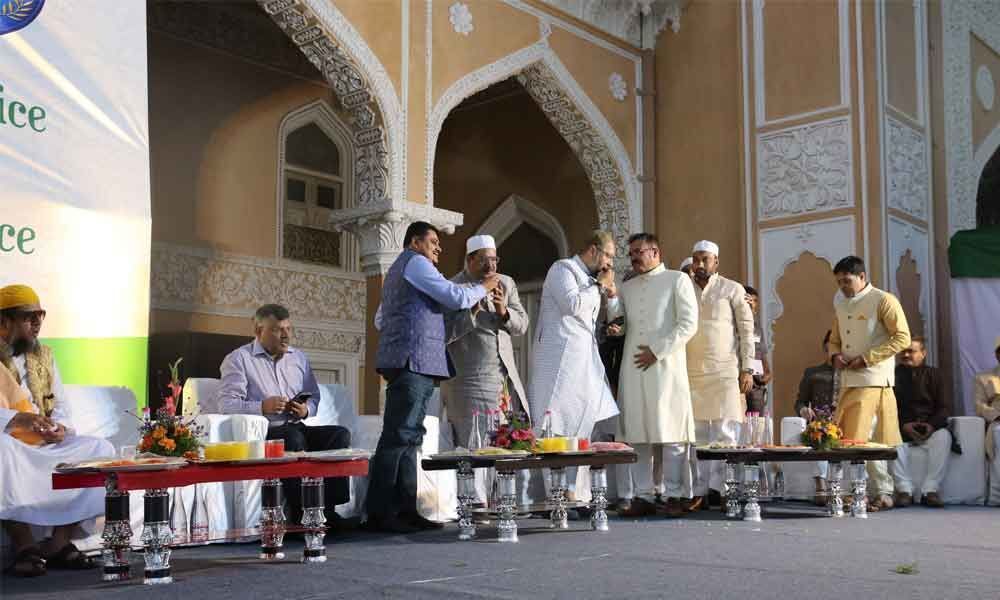 Hyderabad Police host Iftar at Chowmahalla Palace