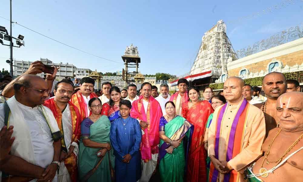 KCR offers prayers at Tirumala temple