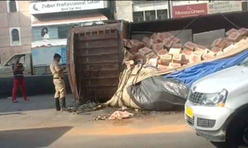 Lorry with beer load overturned at Begumpet