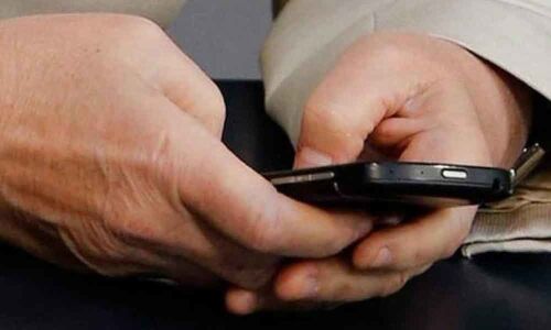 35-year old woman jumps off a building with her 5-year old son after inappropriate pictures of her go viral