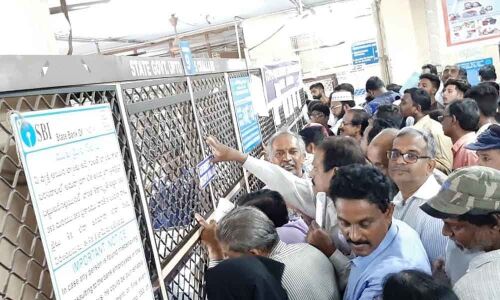 SSC students and their parents staged protest at SBI Bank in Abids
