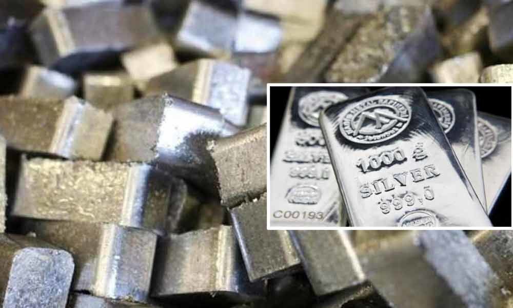 Silver weakens in futures trade on profit-booking