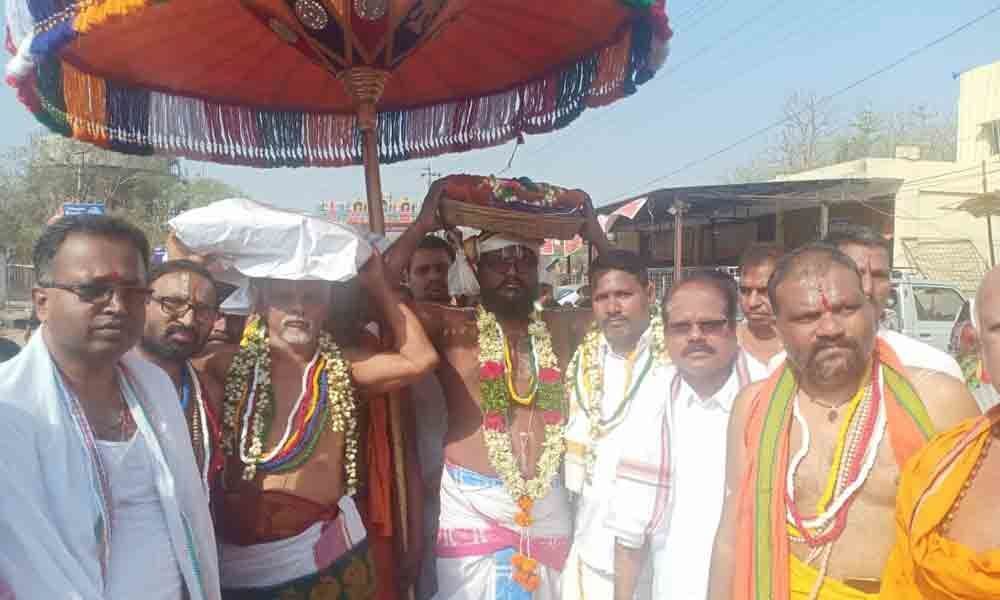 Bhadradri temple board offers silk clothes to Kondagattu deity