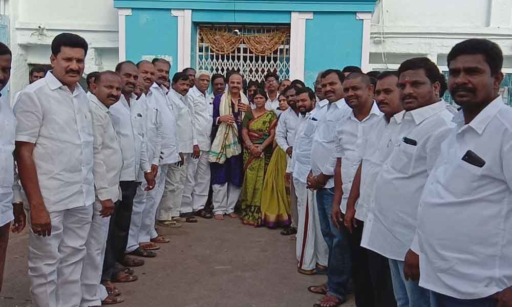Newly elected MP visits Chilkur temple