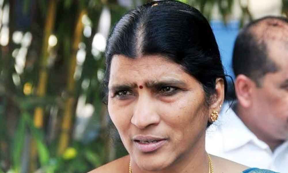 TDP workers stop Lakshmi Parvathi from talking to media at NTR Ghat