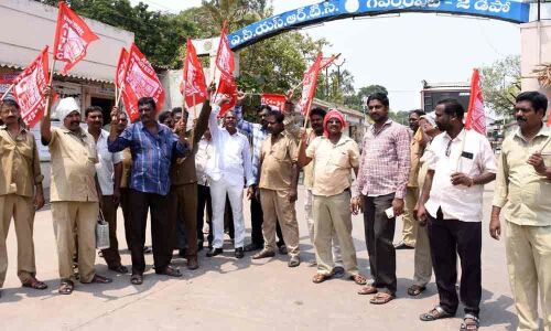 RTC staff stage dharna