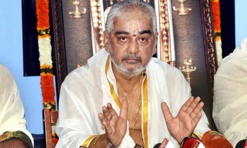 Ex-Tirumala temple chief priest meets CM-designate