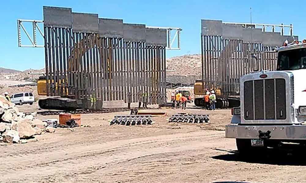 Trump supporters begin construction of private US-Mexico border