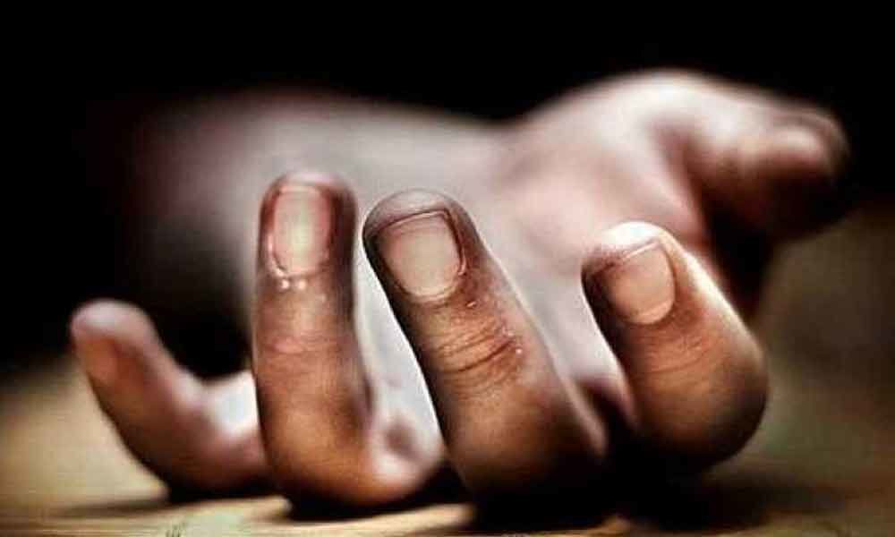 Spurned lover commits suicide in Hyderabad
