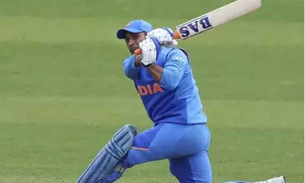 Ever so cool : MS Dhoni schools bowlers and fielders of Bangladesh