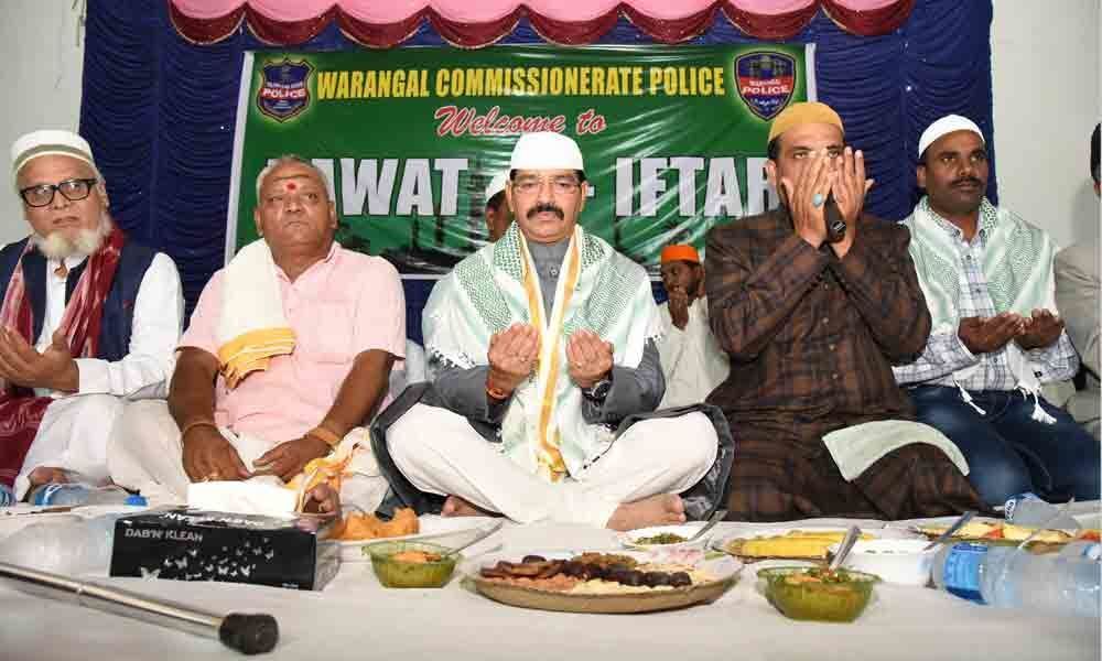 Commissioner of Police V Ravinder  hosts iftar in Hanamkonda