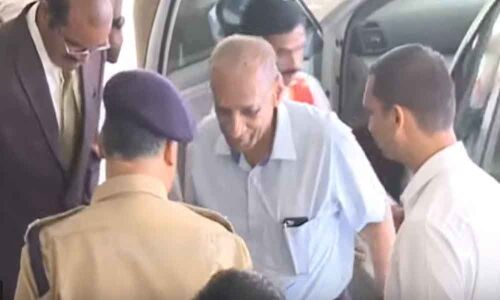 Governor ESL Narasimhan reaches Vijayawada