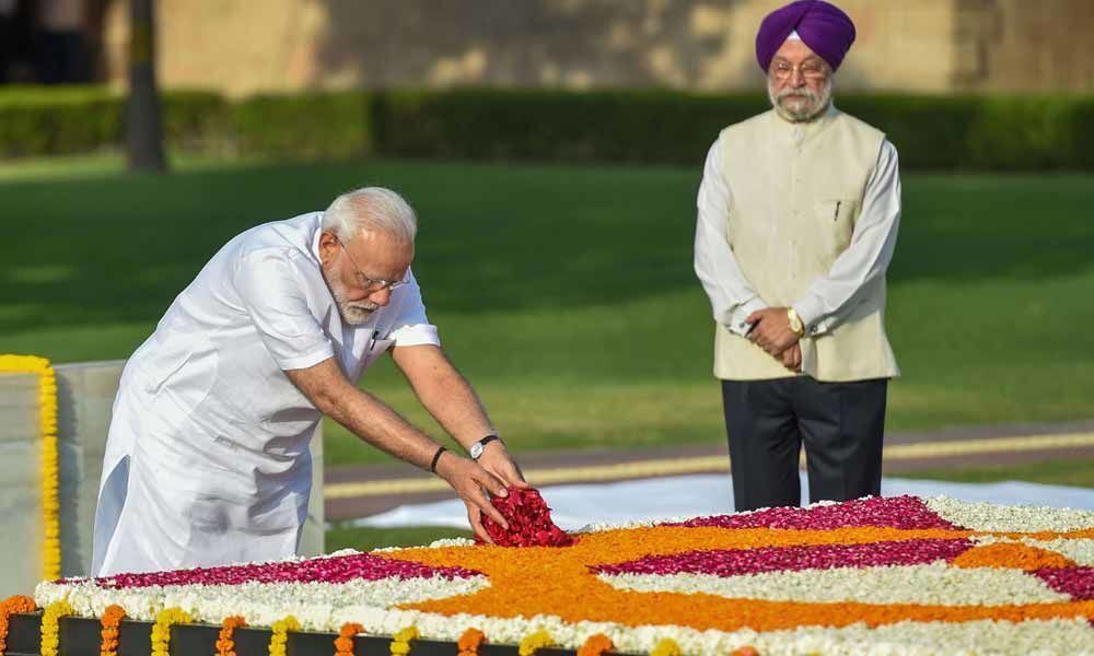 PM Modi Pays Tribute To Atal Bihari Vajpayee At Atal Samadhi Sthal