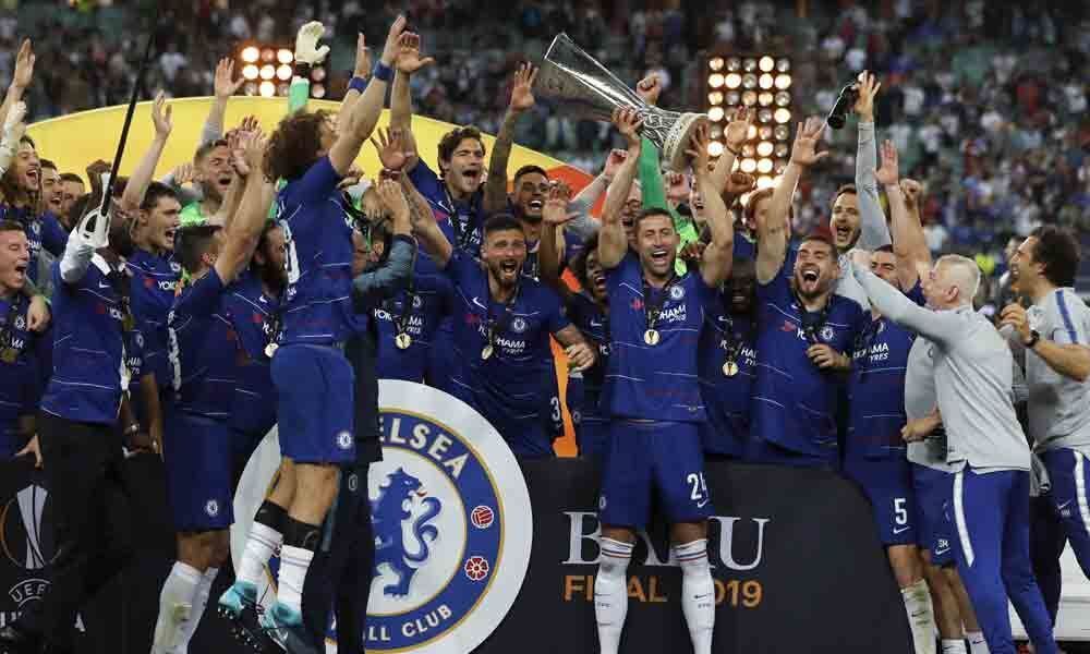 Sarri gets a winners medal, but may still quit Chelsea