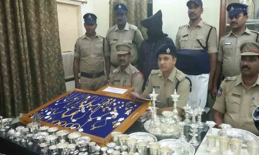 Interstate thief held 30 lakh ornaments seized in Bhadrachalam