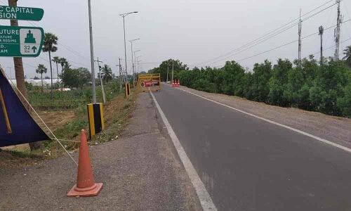 Karakatta road wears deserted look