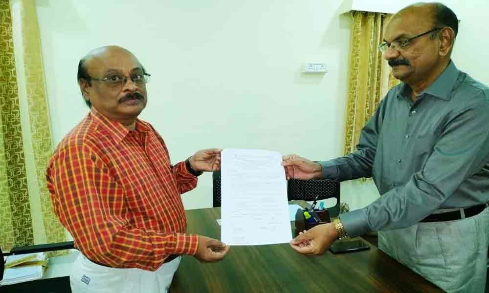 Prof M Narendra appointed SVU Arts College principal