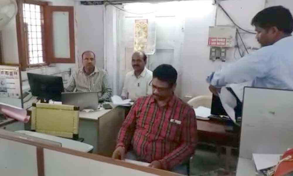 ACB officials raid Sub-Registrar office at Yadadri