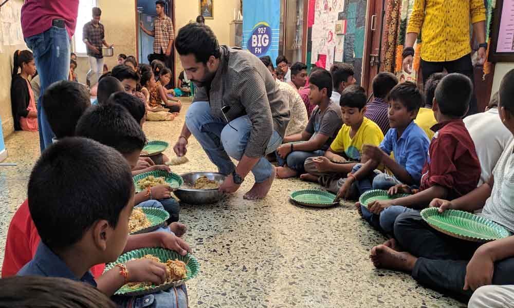 BIG FM organises Iftar for destitute children