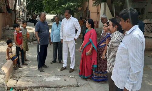 Arekapudi Gandhi inspects nala works