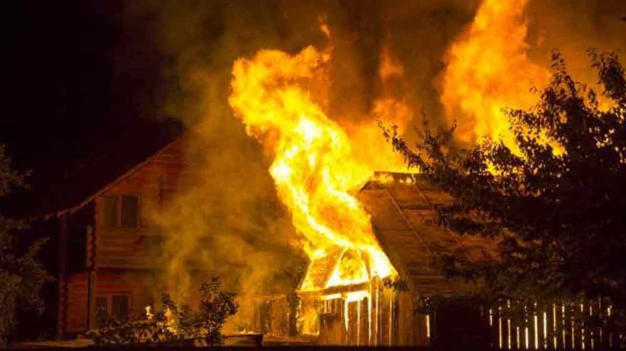 Fire engulfs migrant center in Bosnia, injuring 32