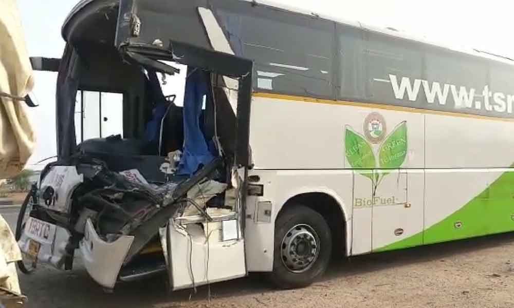 Nine injured as TSRTC bus rams lorry