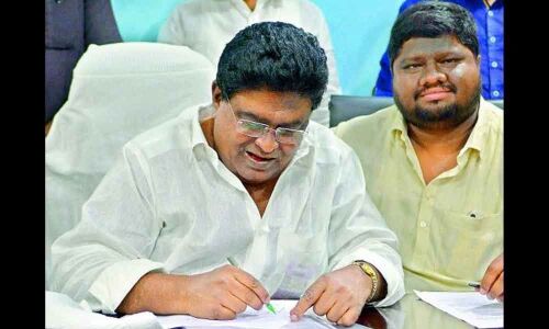 Former MLA Jaleel Khan resigns to Wakf Board chairman post