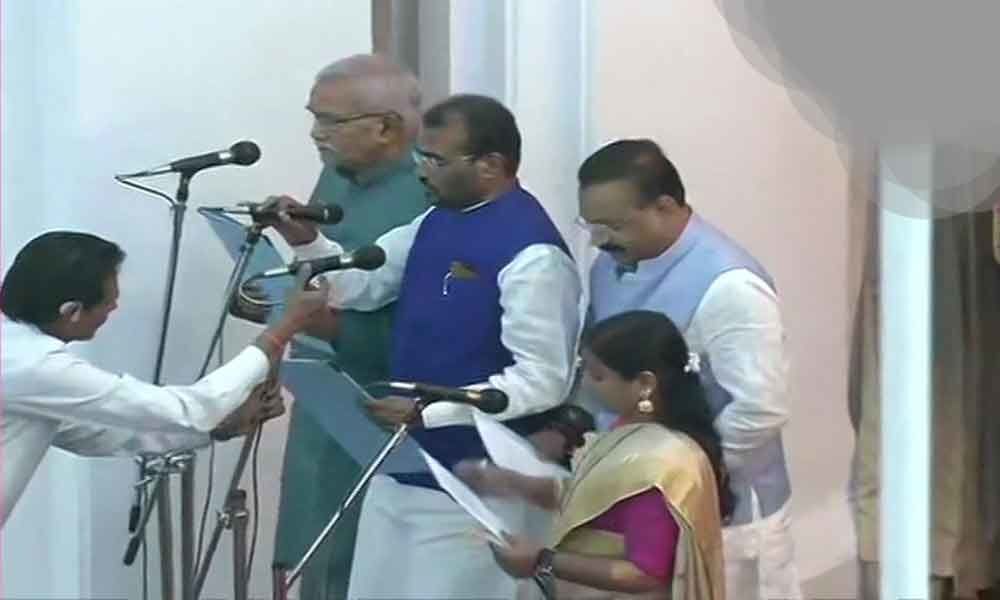 Nitish inducts 8 JD-U members in Cabinet, leaves out BJP