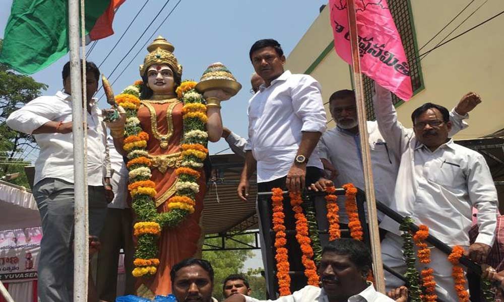 Telangana State Formation Day Fete At Telangana Talli Statue Near ...